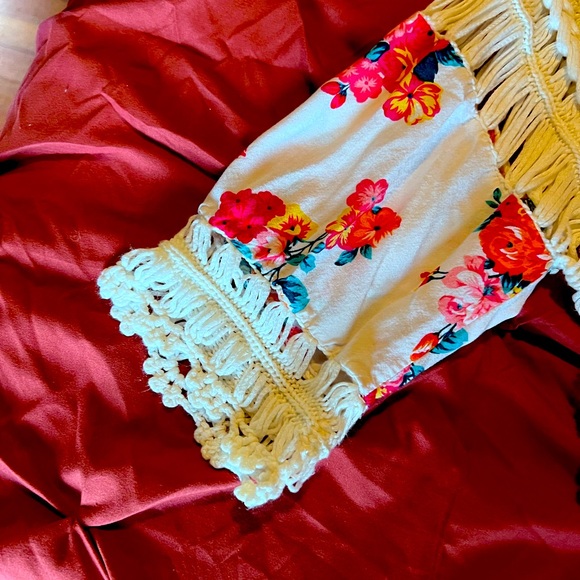 Flower design pullover. One size - Picture 2 of 2